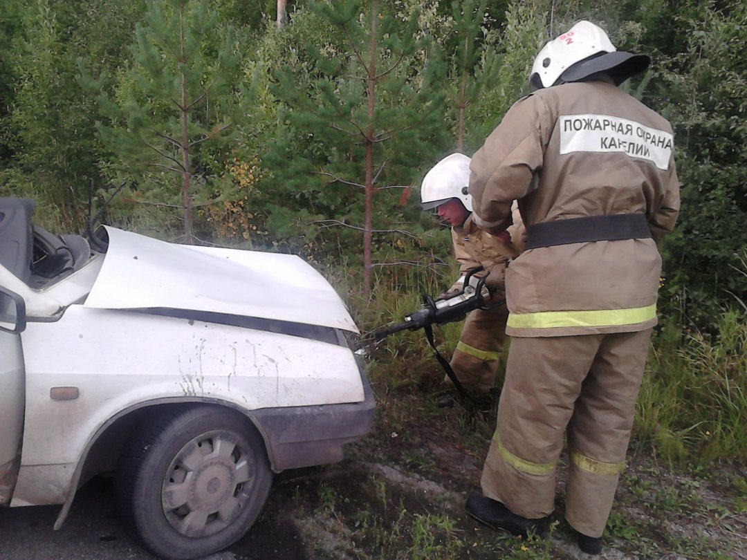 Пожарно-спасательное подразделение привлекалось для ликвидации ДТП в Беломорском районе.